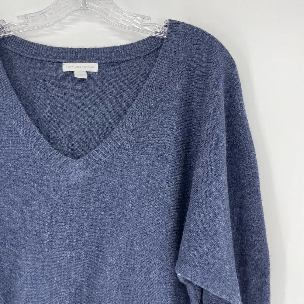 New York & Company V-Neck Blue Sweater Size XS